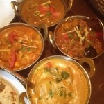 チャミヤラキッチン - ミックスベジタブル、ポーク、ココナッツプローン、アルベイガン