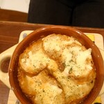 欧風食堂 プティポワ - オニオングラタンスープ
