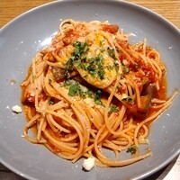 RACINES - ベーコンと茄子のトマトソース
