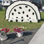 北のチョコレート工場ツードア - せんべいのオブジェ