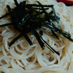 やぶ善 - そのままでも甘みを感じる麺は、食感も素晴らしい。