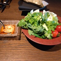 SAAWAAN BISTRO - サラダはシェア