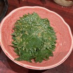 個室居酒屋 獏々堂 - 水餃子についていたしそ