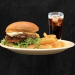 Public House The AXTELL - 【レンコン味噌クリームチーズバーガーセット】人気だった“みそクリームチーズバーガー”
フライドレンコンも追加してグレードUP して新登場だがね!んで【尾張中村めし】 にも認定されたもんで、試してみてちょ♪