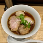 らぁ麺や 嶋 - 味玉らぁ麺（醤油）　見た目も美しい。