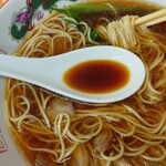 中華そば専門店 笠北 - レンゲの中身は、卓上にある追加できるラーメンだし(2024.07.08)