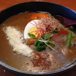 たま樹 - たま樹特製カレーうどん　(平打ち麺・チーズトッピング) 980円　