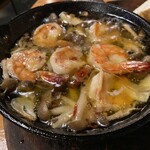 ダイニング ラボ π - 料理写真:海老のアヒージョ