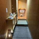 山玄茶 - 京町屋らしい竹壁のプロムナード。