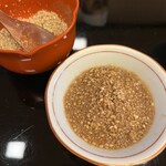 山玄茶 - 山玄茶さん名物の白胡麻ポン酢。山盛り2杯をたっぷり。お刺身に絡めていただきます。癖になる美味しさ！