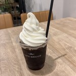カフェ ブリッコ - ドリンク写真:ソフトクリームたっぷり