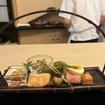 山玄茶 - 山玄茶さんのスペシャリテ。お酒が進んじゃう八寸。この日は季節のお花が無くて残念。いつも楽しみなの。