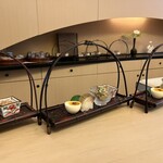 山玄茶 - 目の前で美しくお料理が次々と盛り付けられます。このライブ感がカウンターの醍醐味ですね。