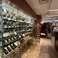 Russian Restaurant ROGOVSKI 銀座 - 入口セラー