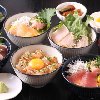 毎日市場で厳選！新鮮な海の幸を多彩な海鮮丼で満喫◎