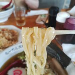 青竹手打ち らーめん 弐現 - 青竹手打ちラーメンの麺リフト♪