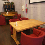 RESTAURANT & BAR VERY - テーブル席　3卓