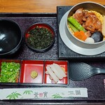 釜寅 - 料理写真:炭火焼鳥釜飯　膳にして