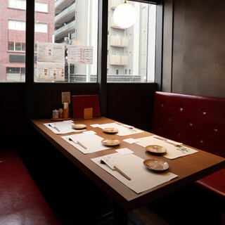 3〜6名様でお使い頂ける半個室もございます。