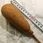 ファミリーマート - 料理写真:アメリカンドッグ(138円)の長さをチェック。ちなみに太さは十分満足のいくものだ。