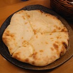 タンドールバル カマル2号 - チーズクルチャ