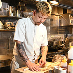 濃口背脂味噌らーめんと餃子 大福帳 - 餃子は皮から手作りしております。