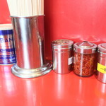 ラーメン二郎 - 卓上調味料