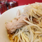 ラーメン二郎 - 豚の厚み