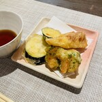 川反 日なた - 海老しんじょう、芋、筍、茄子、ズッキーニの天ぷら