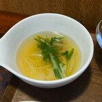 キッチン ブルー グローブ - 白菜スープのアップ