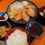 ようこそ - 友達の一口ヒレカツ定食
ご飯多くて残してたσ^_^