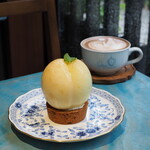 ペチカスケマサコーヒー - 白桃タルト（1600円） フラットホワイト（600円）