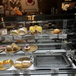 ペチカスケマサコーヒー - ショーケースの中のケーキたち