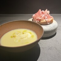 GapricE - 玉蜀黍（ドルチェドリーム静岡、桑高農園）のス
                      ープ
                      玉蜀黍のアイス
                      自家製ライ麦パン、発酵バター、生ハム