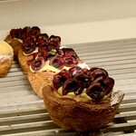 パンやきどころ RIKI - アメリカンチェリーとピスタチオクリームのデニッシュ ¥600