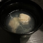 和食バル 音音 - お椀 　真鯛と蟹入りつみれの潮汁仕立て