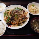マルヤス酒場 蒲田店 - ニラレバ定食(¥600)なのにご飯お代わり自由
