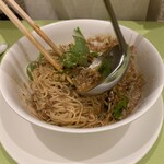 彩菜 - 担々麺を混ぜる