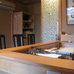 祇園 又吉 - 質素で清潔な店内