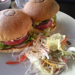 ボスバーガーとクリーミーチーズきのこバーガー