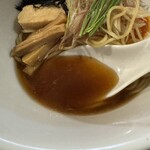 酒肴場 屯 - トロッと昆布水に強めの煮干しが良い感じ