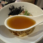 酒肴場 屯 - トロッと昆布水に強めの煮干しが良い感じ