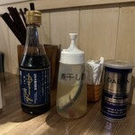 酒肴場 屯 - 卓上の調味料