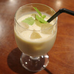 ガネーシュ - 季節のラッシー(650円)