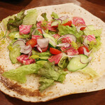 ガネーシュ - ウイキョウの花とビーツのサラダドーサ