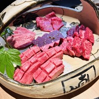 日本焼肉はせ川 表参道店 - 和牛五種(幻のタン 黒毛和牛タン元 華網厚切、極上ハラミ、霜降り和牛ザブトン、霜降り和牛 トウガラシ、松坂牛シャトーブリアン)