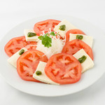 D-CHILI - トマトチーズサラダ