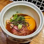 まほろば囲炉裏 - 兵庫県産甘えびともとぶ牛三角バラの炙りユッケ