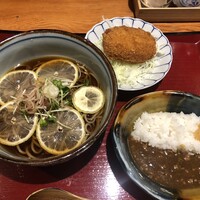 神楽坂 鴨匠 - 季節変わり定食　冷やしレモンそば、鴨カレー、コロッケ