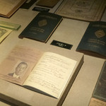 テイスティング・バー - 竹鶴氏の残した様々なものが展示されている　あの竹鶴ノートも！